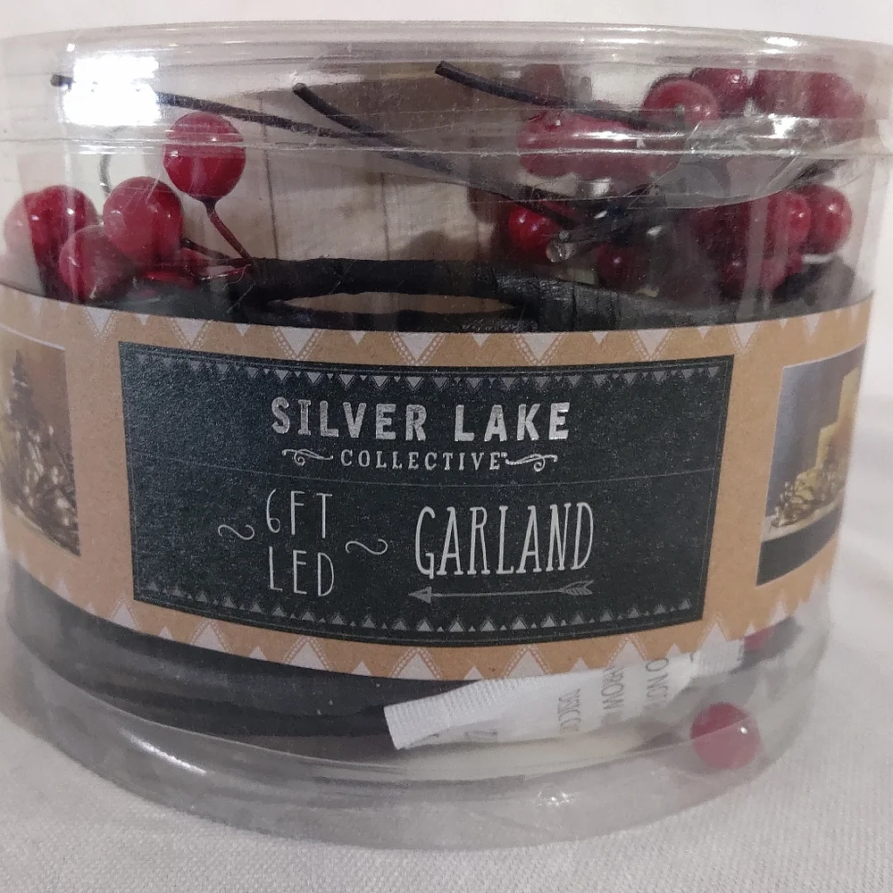 NEW Silver Lake Collective Garland 6 ft LEDBuilt in 4 Hr Timer Battery Operated